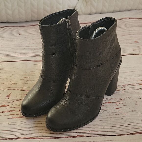 SPLENDID Black Leather Heeled Ankle Boots with Silver Studs Size 7 - Picture 3 of 10